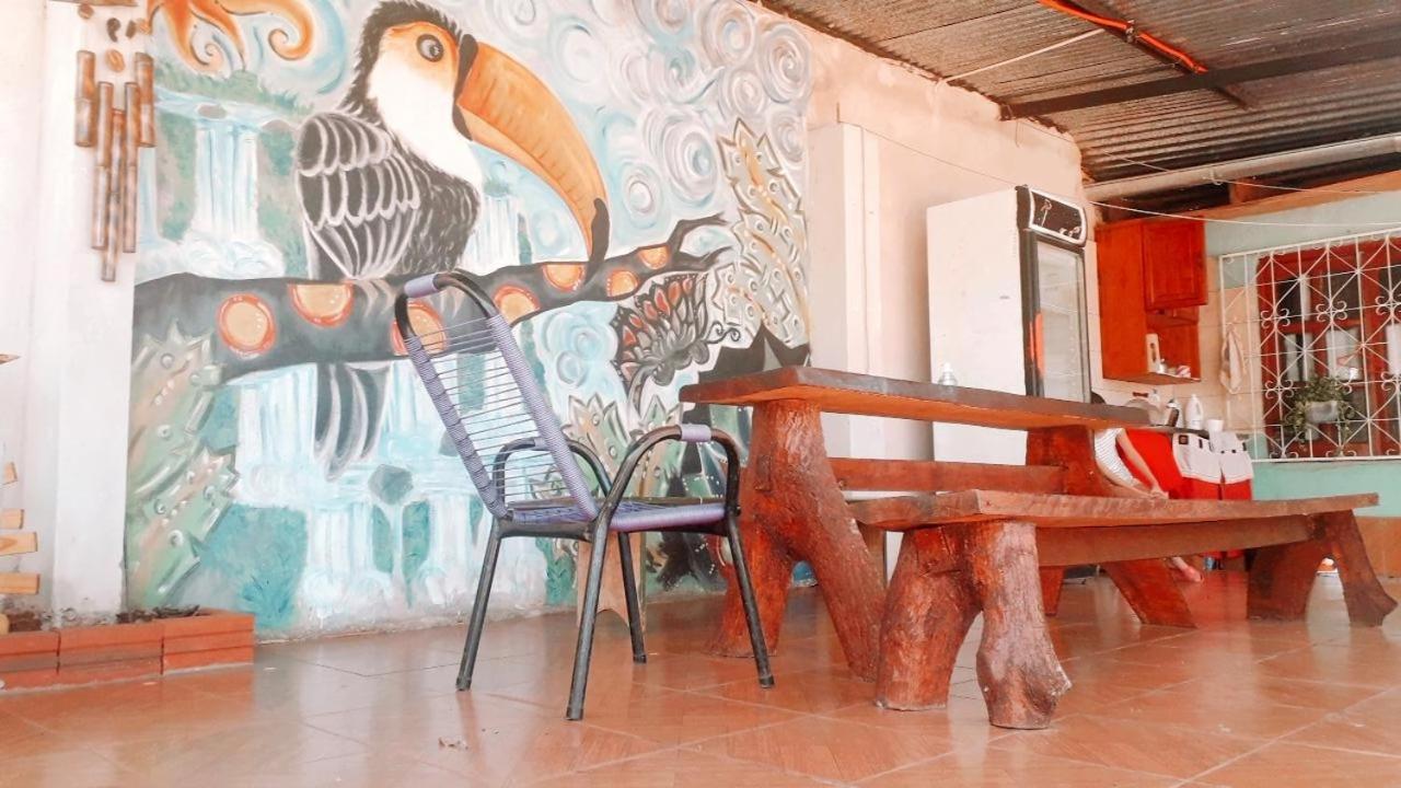 Alojamiento Picaflor Iguazu Hostel ปูแอร์โตอีกวาซู ภายนอก รูปภาพ