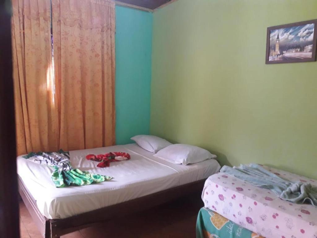Alojamiento Picaflor Iguazu Hostel ปูแอร์โตอีกวาซู ภายนอก รูปภาพ