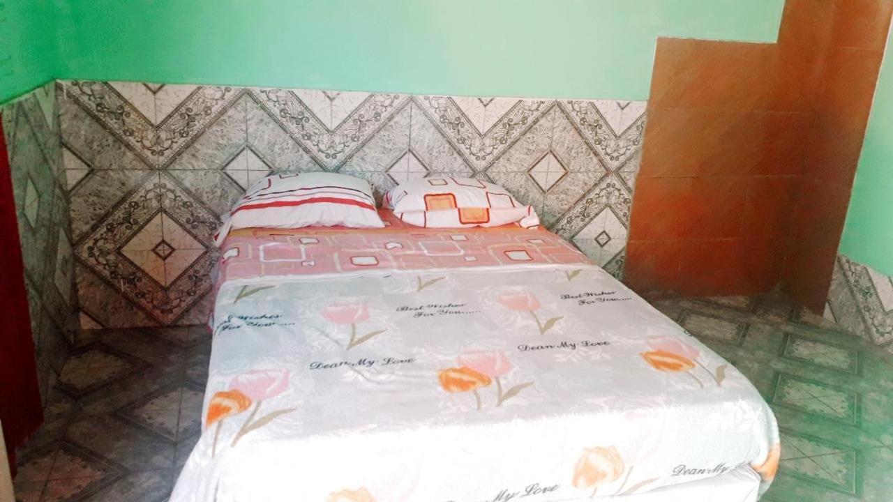 Alojamiento Picaflor Iguazu Hostel ปูแอร์โตอีกวาซู ภายนอก รูปภาพ