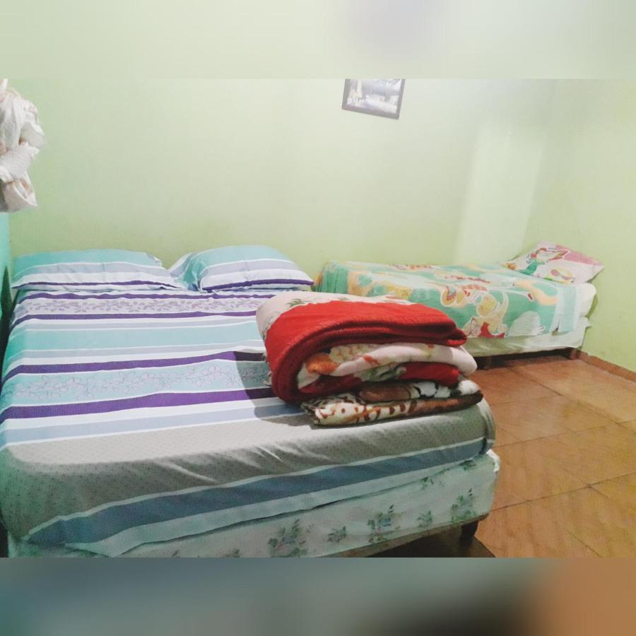 Alojamiento Picaflor Iguazu Hostel ปูแอร์โตอีกวาซู ภายนอก รูปภาพ