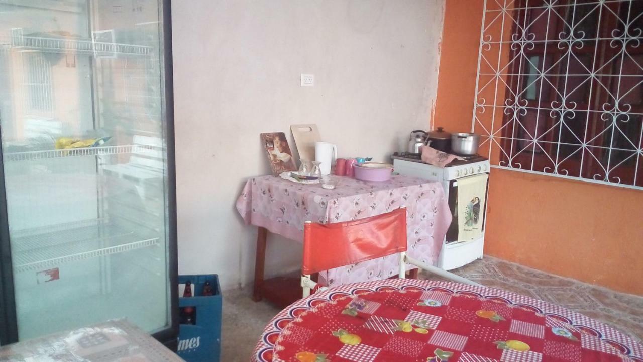 Alojamiento Picaflor Iguazu Hostel ปูแอร์โตอีกวาซู ภายนอก รูปภาพ