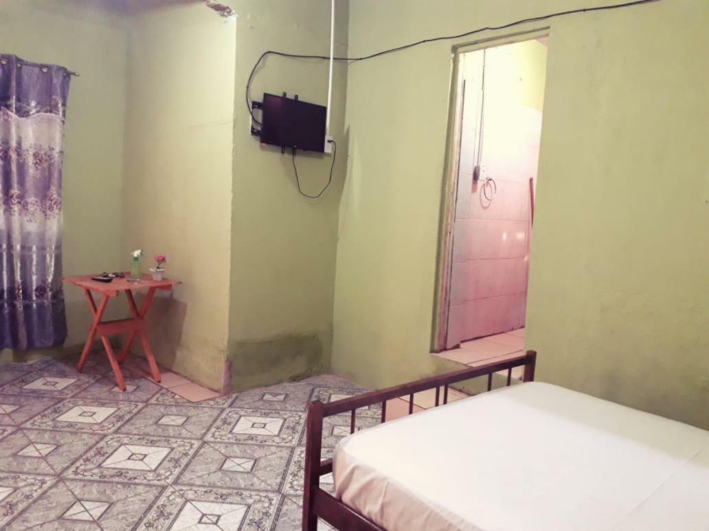 Alojamiento Picaflor Iguazu Hostel ปูแอร์โตอีกวาซู ภายนอก รูปภาพ