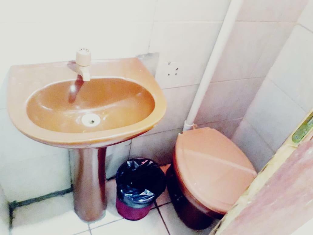 Alojamiento Picaflor Iguazu Hostel ปูแอร์โตอีกวาซู ภายนอก รูปภาพ