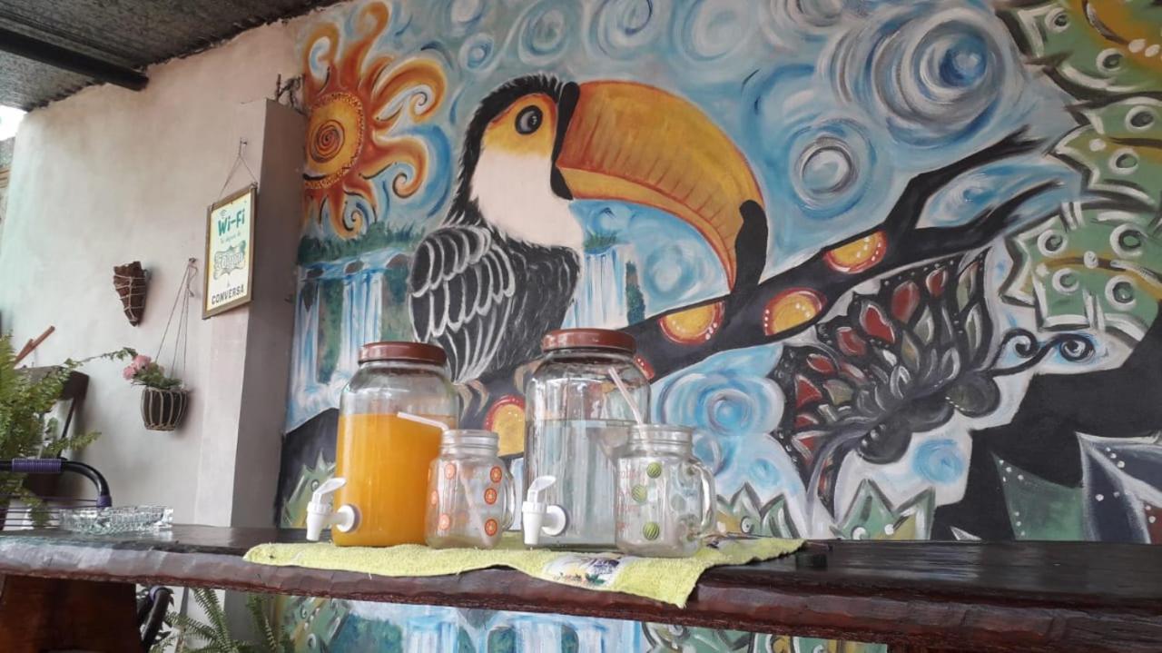 Alojamiento Picaflor Iguazu Hostel ปูแอร์โตอีกวาซู ภายนอก รูปภาพ