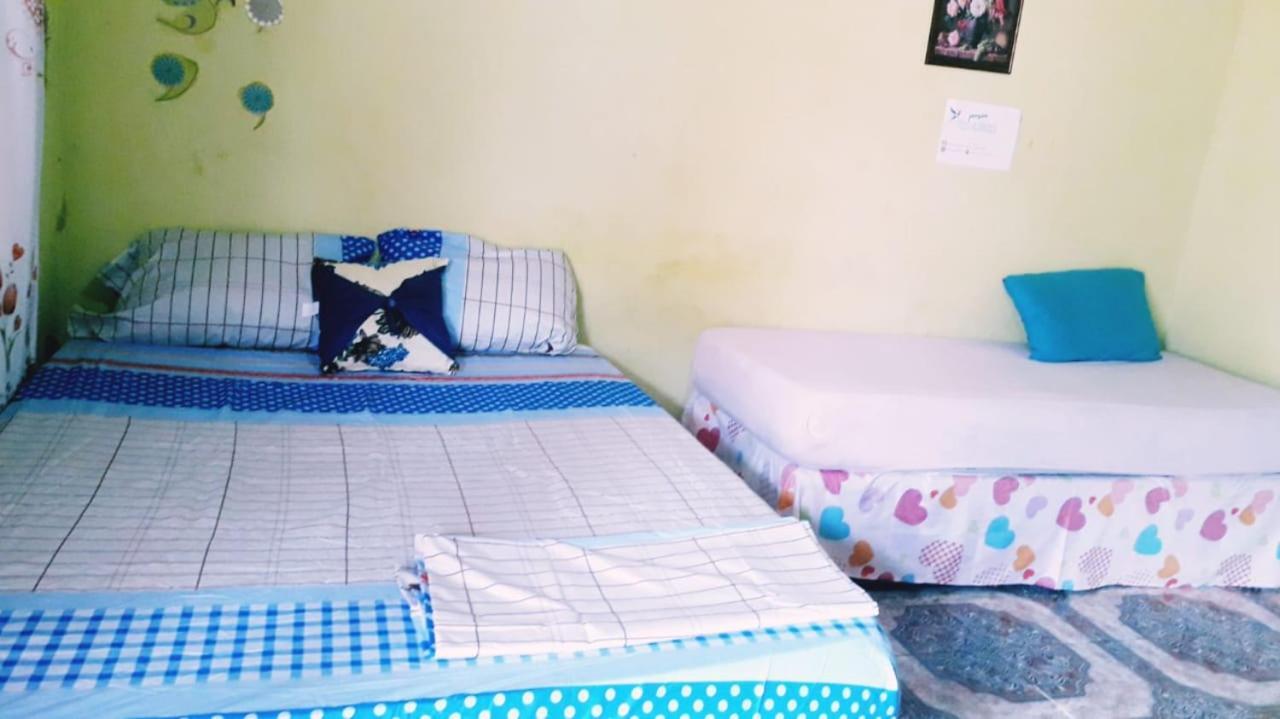 Alojamiento Picaflor Iguazu Hostel ปูแอร์โตอีกวาซู ภายนอก รูปภาพ