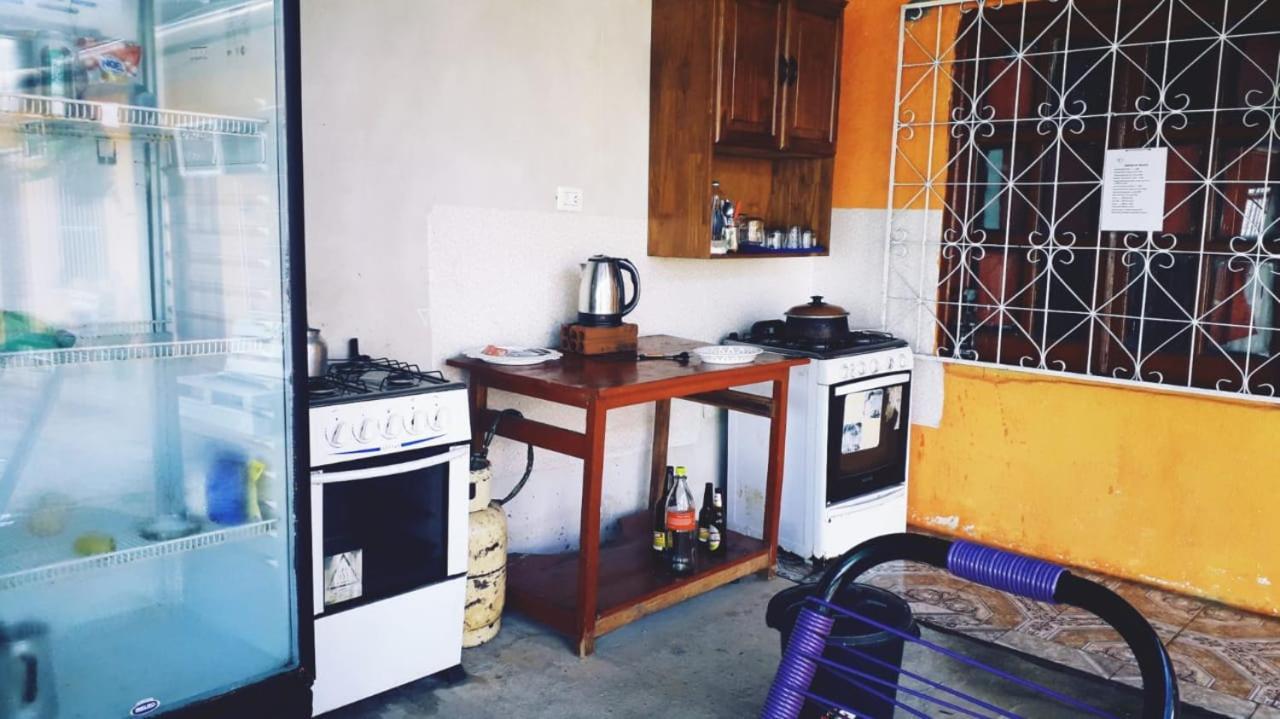 Alojamiento Picaflor Iguazu Hostel ปูแอร์โตอีกวาซู ภายนอก รูปภาพ
